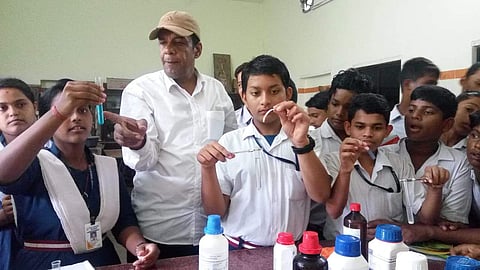 Ashok Kumar Satpathy with his students | Pic: Ashok Satpathy