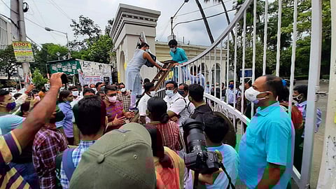 Students scale front gate of the university (Pic: Sourced)