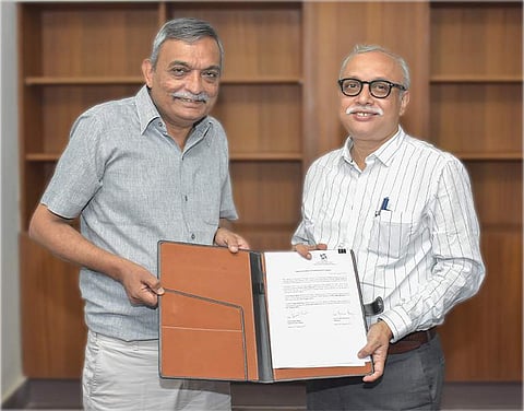 Prof Janet Shah (left) with new IIM Udaipur Director, Prof Ashok Banerjee | Pic: IIM Udaipur