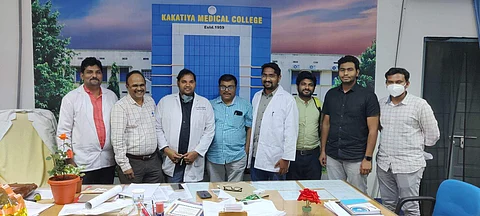A picture from the meeting where princiapl Dr D Mohandas, Superintendent, Dr V Prasda and JUDA resolved the matter.
