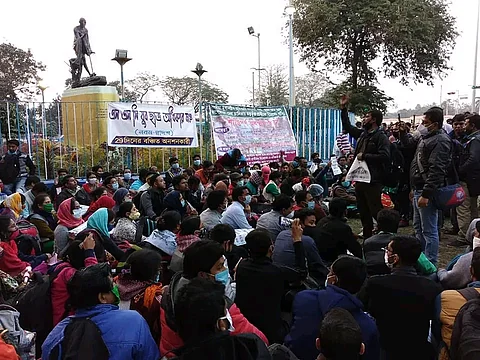 Jubo Chatro Odhikar Manch protests in front of Gandhi statue