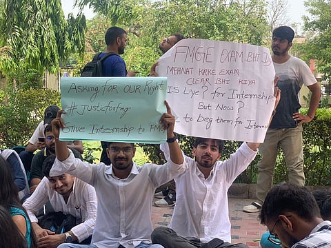 FMGs protesting