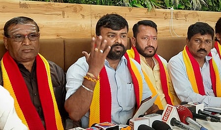 Shrishail Mulaji, President of district unit of Karnataka Rakshana Vedike addresses the media in Vijayapura