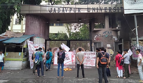 SFI members outside Jadavpur University