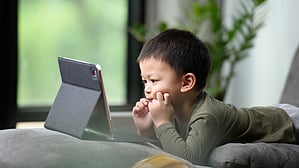 Excessive screen time in toddlers threatens development, say UK experts