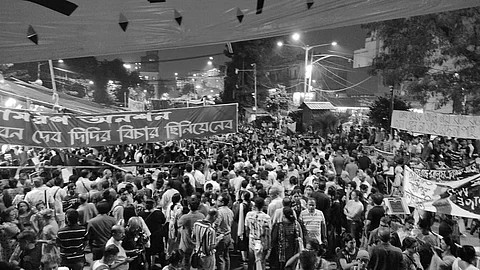 WATCH: Scores of people join Droho Carnival against Kolkata rape-murder case