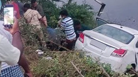 Five killed as car plunges into lake in Telangana's Yadadri Bhuvanagiri