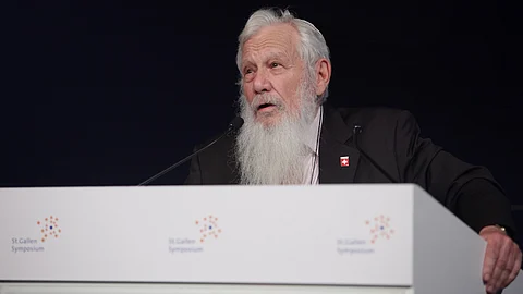 Robert Aumann. 