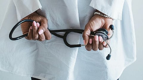 “Illogical, illegal order”: Rajasthan medicos SLAM 50% cut in contract doctor salaries