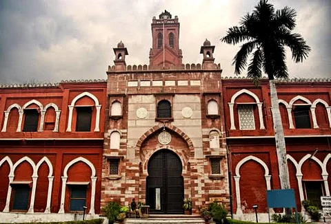 AMU reduce dependency on student fees