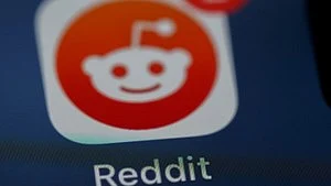 The Reddit community participated in the story, praising the employee's precise adherence to the “no exceptions” rules.
