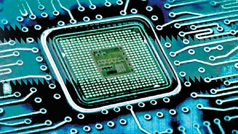 5G LNA chip, helps strengthen weak mobile signals, resulting in clearer calls and faster internet speeds, particularly in areas with poor network coverage.
