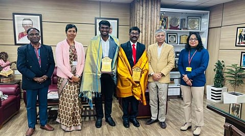 Siddha Varmam saves passenger mid-flight; AYUSH Secy lauds physicians