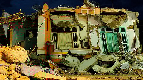 4.4 magnitude earthquake strikes Indonesia 