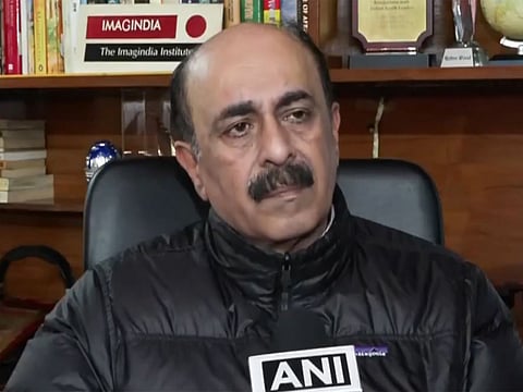 Expert on India freeing up visas for Chinese tourists, professionals