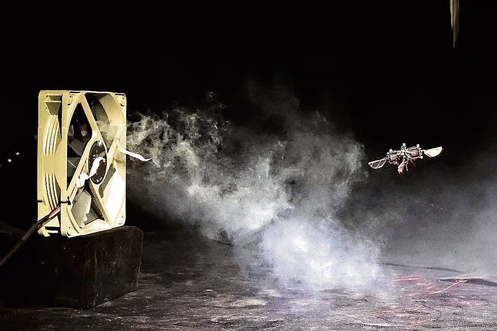 Microbot Flies As Fast As a Bumblebee Thanks to New AI