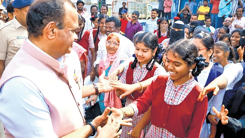 'Will close corporate schools in Telangana if made education minister'