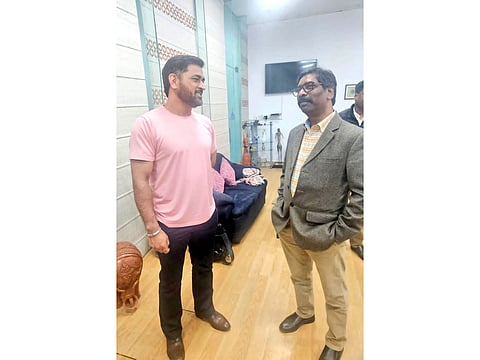 MS Dhoni meets Jharkhand CM Hemant Soren