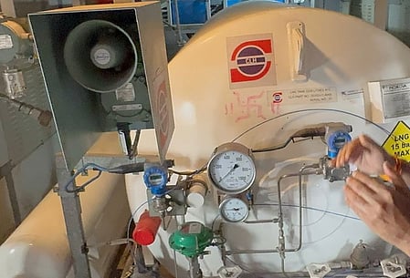 India’s first LNG-powered passenger train enters service in Ahmedabad (Photo: @travellingjeevi/X)