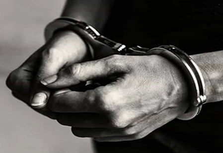 Bihar: Revenue employee caught red-handed taking Rs 35,000 bribe in Nawada​ (Photo: IANS)