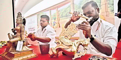 The exhibition features a wide range of traditional art forms, including Thanjavur paintings, terracotta works, pottery and kalamkari, among others 