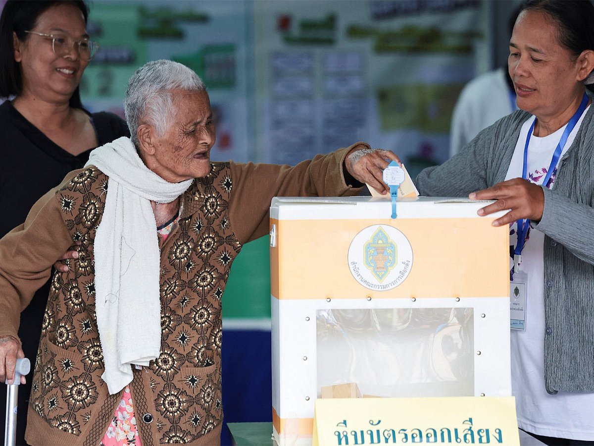 Thailand votes for general election constitutional referendum
