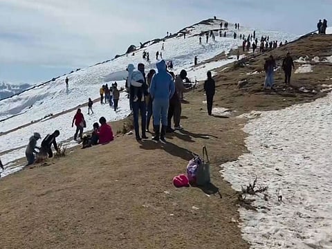 Tourists flock to Nathatop as Jammu receives fresh snowfall