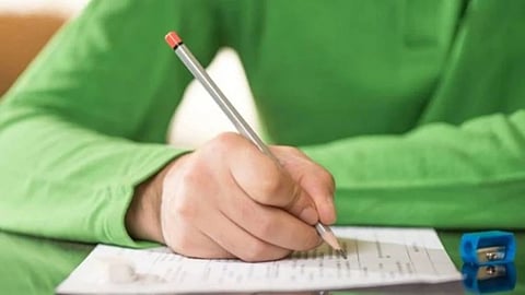 Three-language panel submits report to Maharashtra government