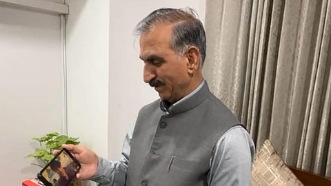 Himachal CM Sukhu interacts with CCI children on educational tour under Sukh-Aashray Yojana