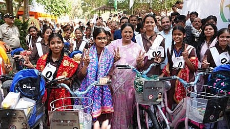 Bicycles given to 1,000 schoolgirls in Delhi's 'Vidya Vahini' scheme