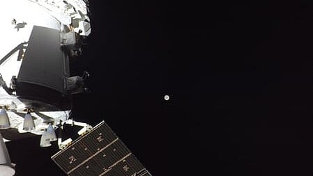 Artemis II crew sends stunning Earth images from near Moon