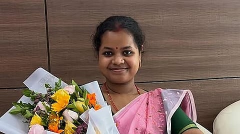 A simplistic lens on intellect