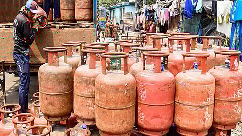 No restriction on sale of 5-kg LPG cylinders to students, migrant workers: Odisha govt