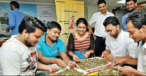 Employees at the store counting the coins | Pic courtesy: Yash Avasthi