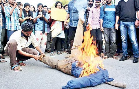 The University students are not able to mobilize a protest because they have a semester break currently