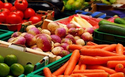 Eating raw fruit and vegetables improves mental health, researchers say