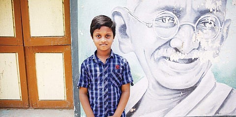 Aakaash is a social activist. He has to his credit taking up issues like sexual harassment, cleanliness drive and successfully leading a march to shut a TASMAC shop