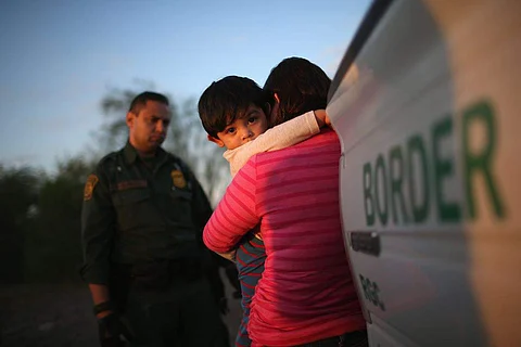 A couple in the US has seen the outpouring of support from thousands of people when they set out to raise money on Facebook for reuniting immigrant parents with their children