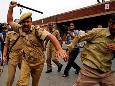 The police resorted to lathi-charge once the students came on to the highway