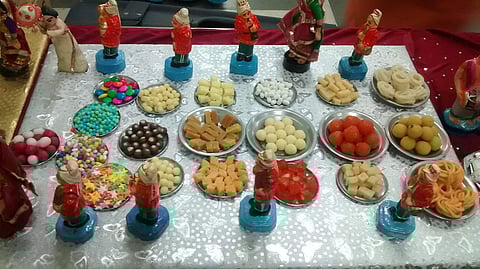 Practising art through the medium of food is termed as edible art