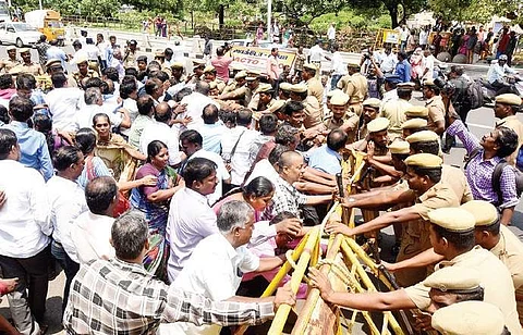 5,000 teachers from government and government-aided schools associated with JACTO GEO has been staging a protest (Pic: TNIE)