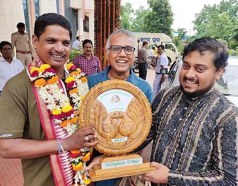 Biswal (extreme left) after he won the award | (Pic: Bichitrananda Biswal)