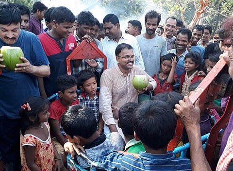 VV Lakshmi Narayana sharing a light moment | (Pic: JD Foundation)