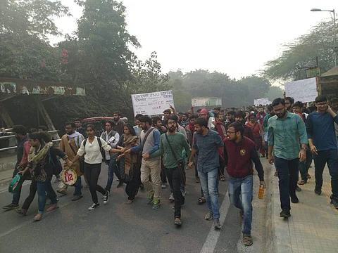 JNU students march towards the AICTE auditorium on Nelson Mandela Marg (Pic: JNUSU)
