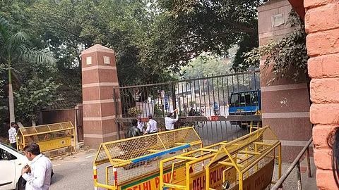 Security locking gates at the varsity campus| Pic: JNUSU