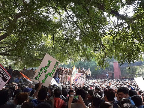 JNU students try to pull down police barricades  (Pic: JNUSU)