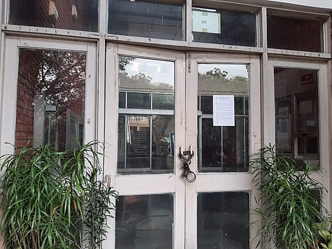 The schools are locked and students are protesting in front of the buildings (Pic: JNUSU)