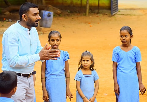 Venkatesh Konaghatt in conversation with children at a government school (Pic: Pandarinath B)