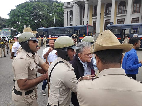Ramachandra Guha being detained by police in Bengaluru| Pic: Twitter