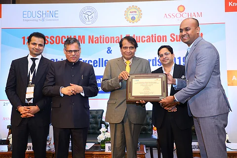 Kunal Nehruji received the award at the 12th ASSOCHAM National Education Summit held recently